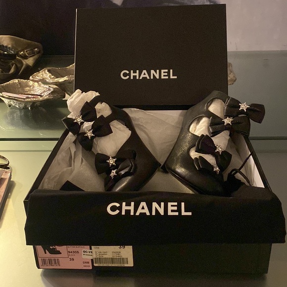 CHANEL 💯%Auth&NIB MetierDeArts RUNWAY high heel shoe booties w/ crystals & bows - Picture 8 of 15